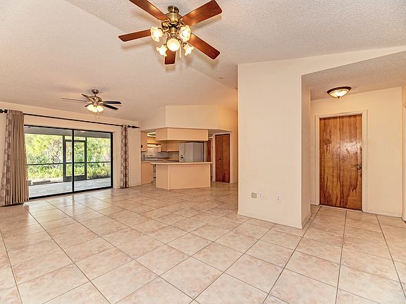 4th image of 183 Ramblewood St