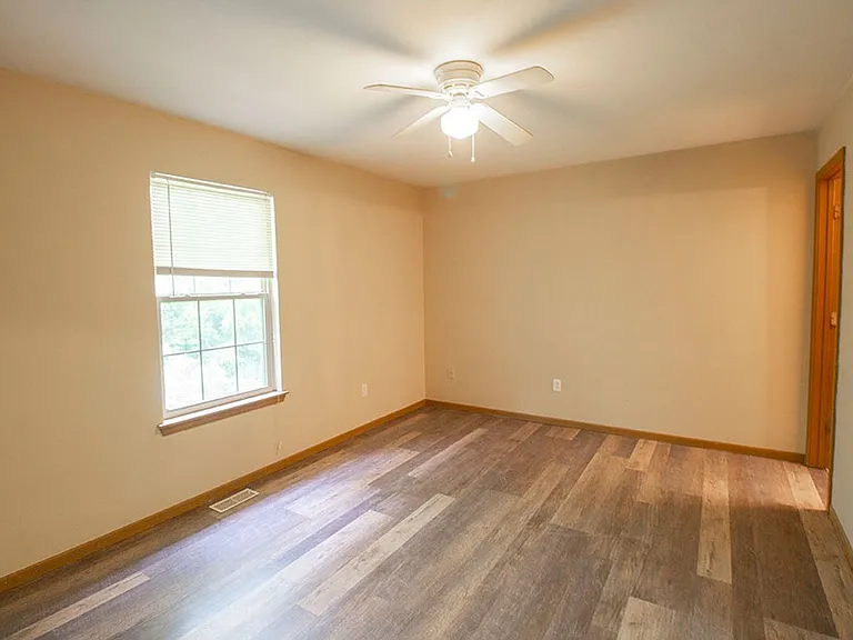 1503 Greensboro Dr — Photo 9