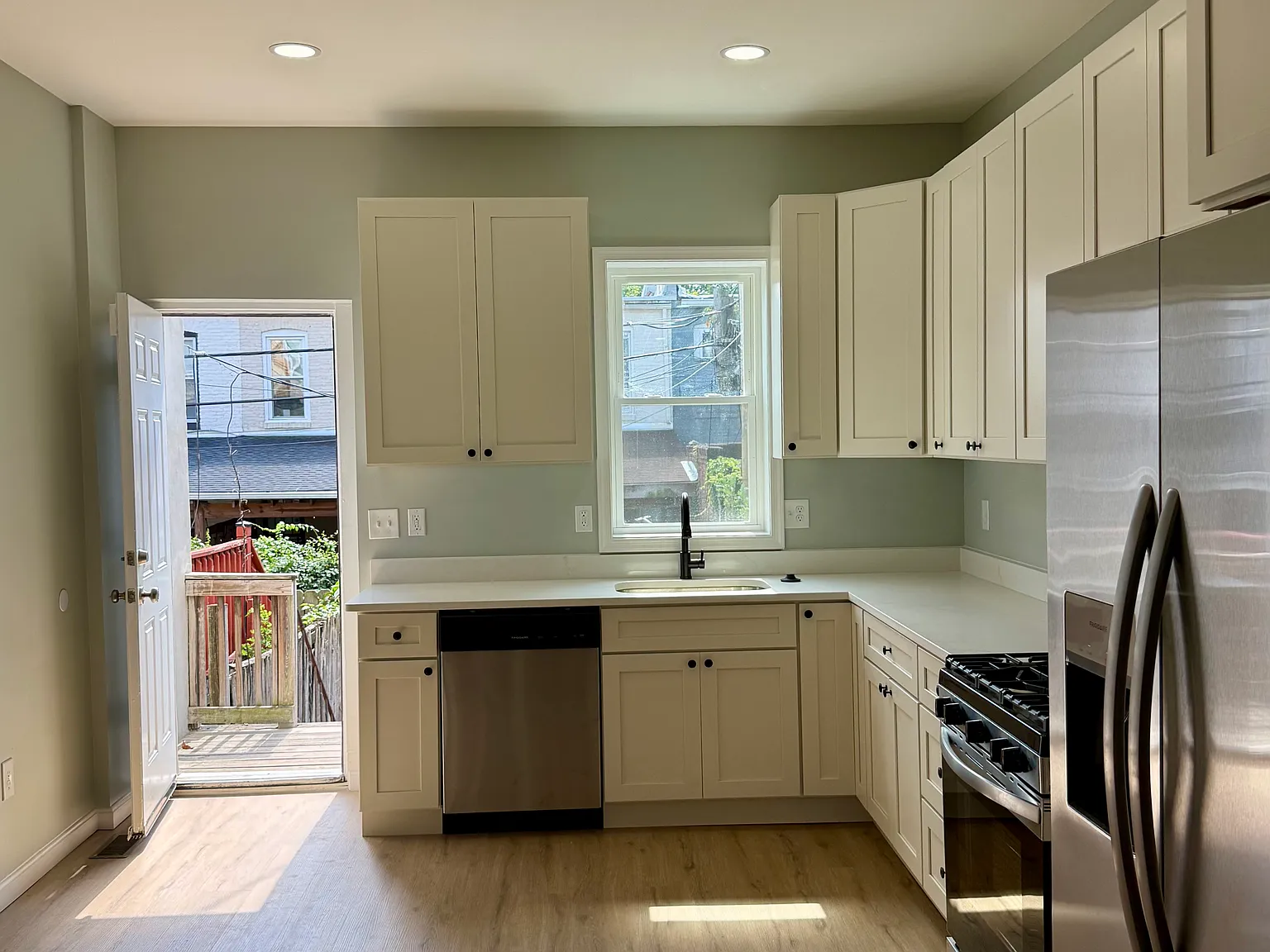 2 bed, 1.5 bath, 1232 sqft, $1,875 — Photo 4
