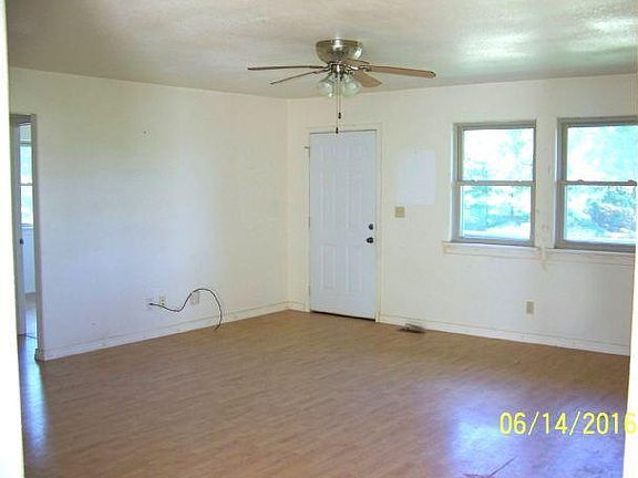 4th image of 70 Cunningham Ln