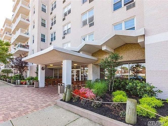 2nd image of 522 Shore Rd APT 4TT