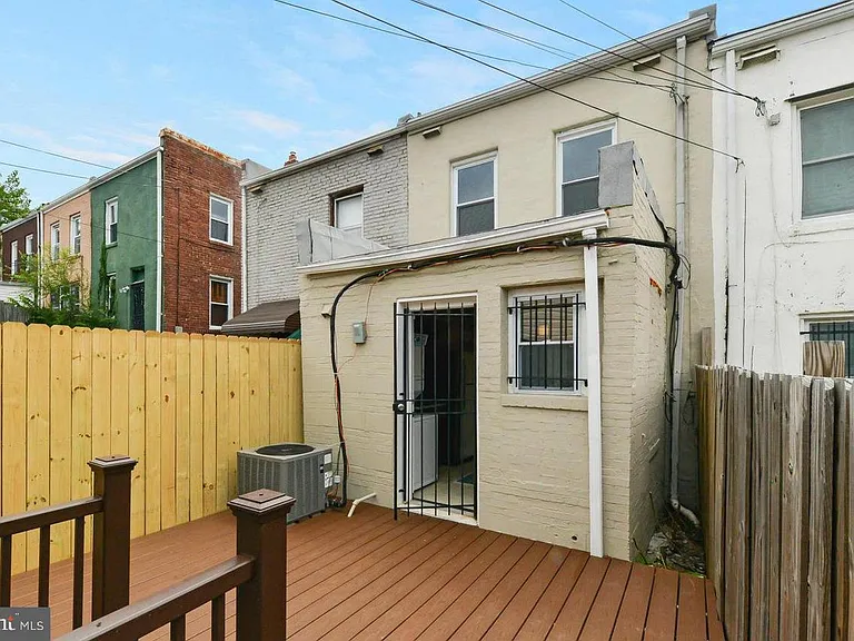 1648 L St NE — Photo 23