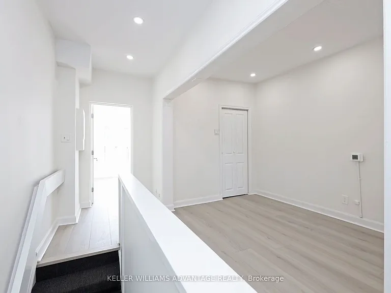 952 Queen St E — Photo 6
