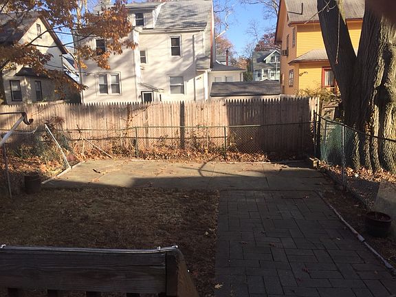 3rd image of 27 Llewellyn Ave