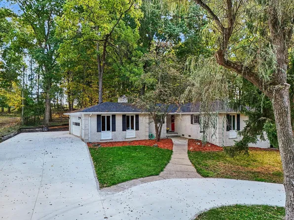 4120 E Loch Alpine Dr, Ann Arbor, MI 48103
