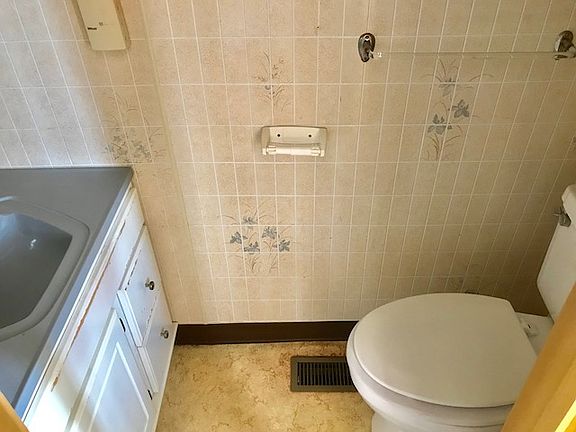 5th image of 808 N Lincoln Park Dr
