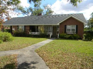 345 Hampton St, Elloree, SC 29047