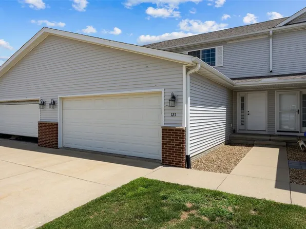 121 Woodstone Ln SW, Cedar Rapids, IA 52404