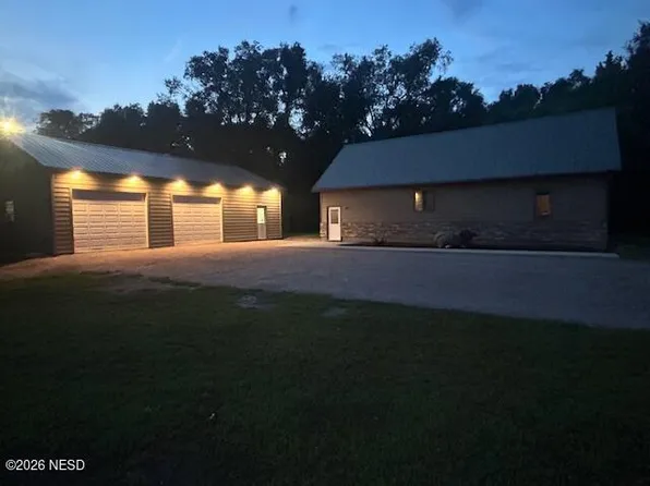 15417 Center Rd, Milbank, SD 57252