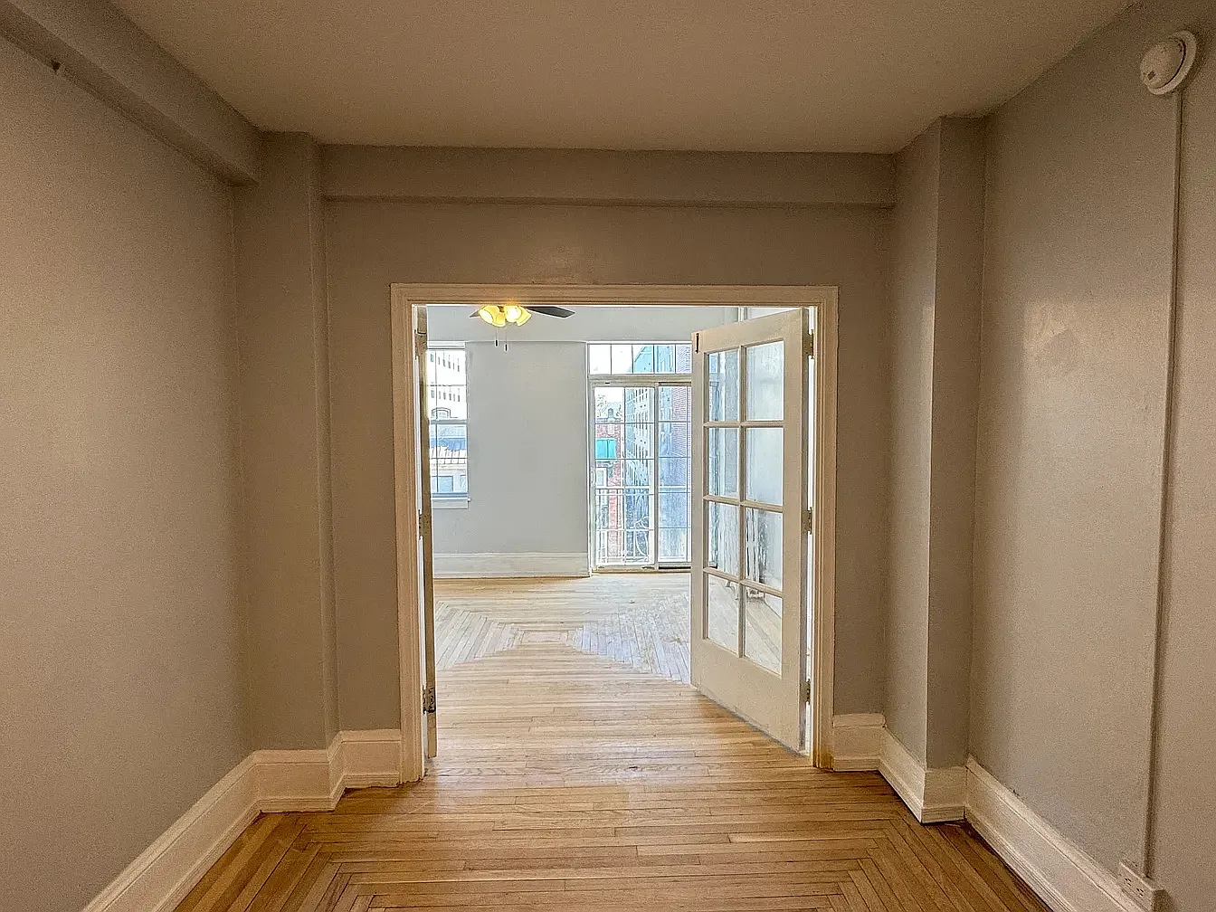 941 W Hamilton Street — Photo 3