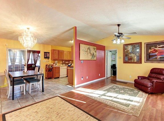 5th image of 2321 Cedar Ln