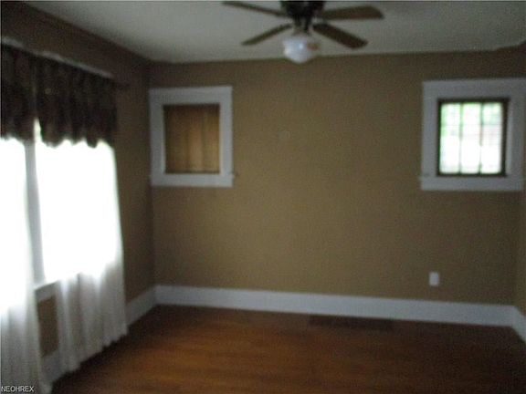 3rd image of 1150 W 21st St