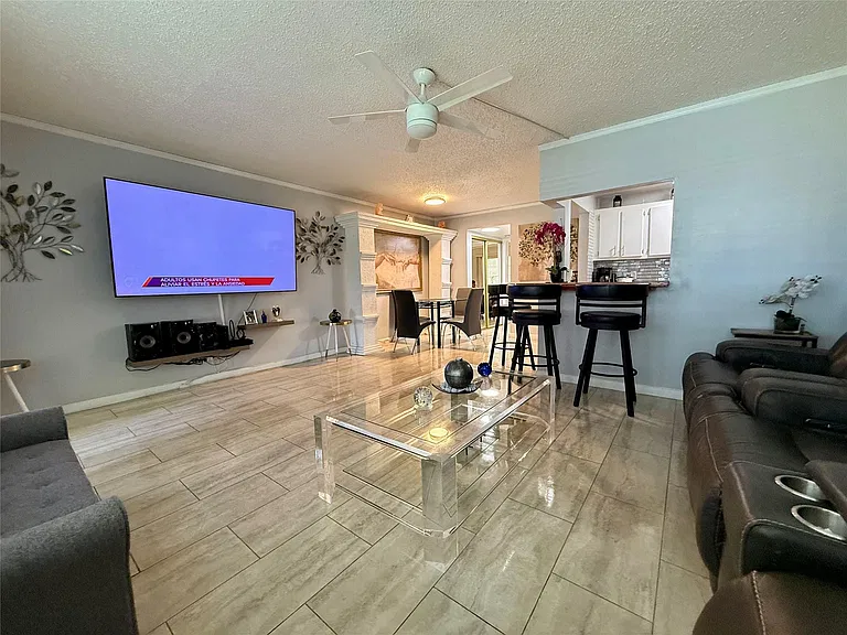 355 Oakridge #355-T — Photo 2