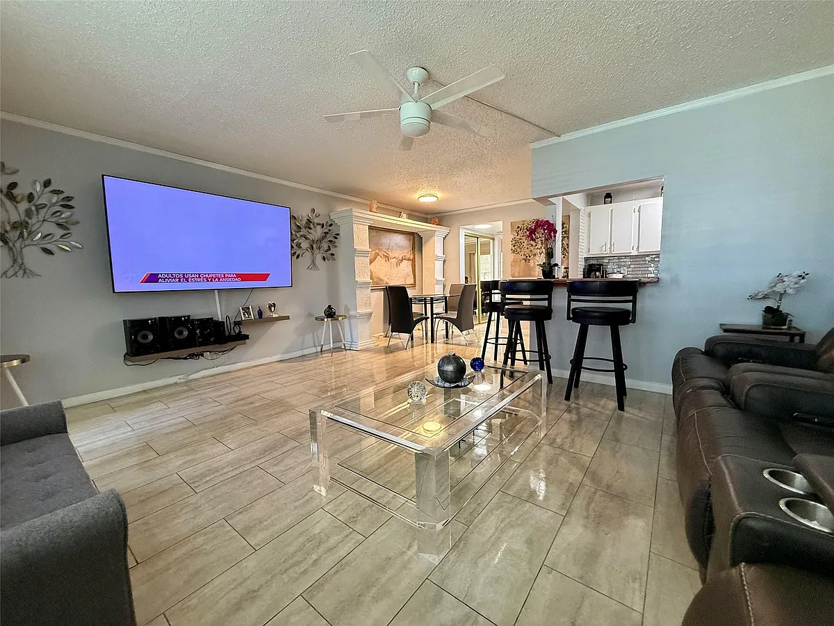 Building Photo - 355 Oakridge #355-T