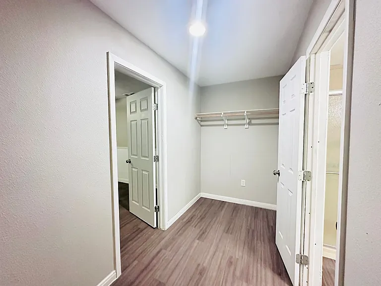 10806 Lazy Oaks Dr — Photo 13