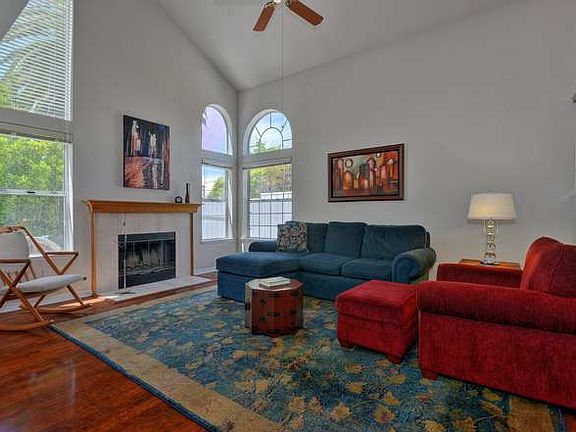 4th image of 1021 Oakmont Pl