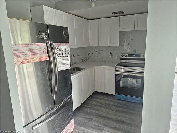 4th image of 150 Charlton Ave E #708