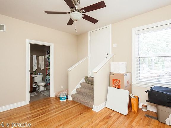 2nd image of 3154 S Prairie Ave #522