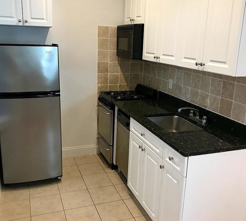 1st image of 160 E 28th St APT 1C