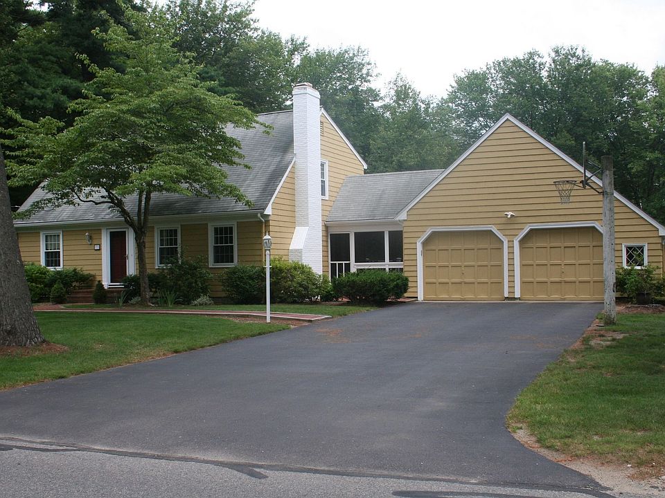73 Stearns Avenue is in move-in condition