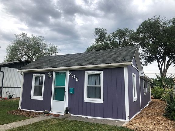 2nd image of 808 8th Ave N