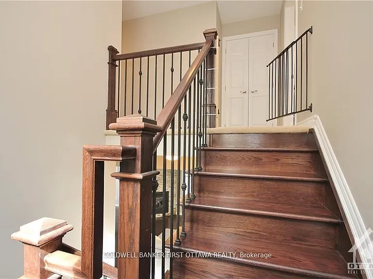 505 Bretby Cres — Photo 12