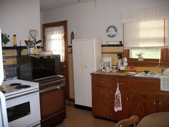 4th image of 520 Circle Dr