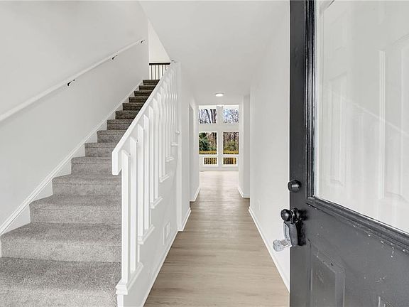 2nd image of 854 Mundys Mill Rd