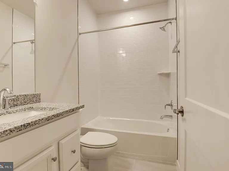 43798 Middleway Ter — Photo 12