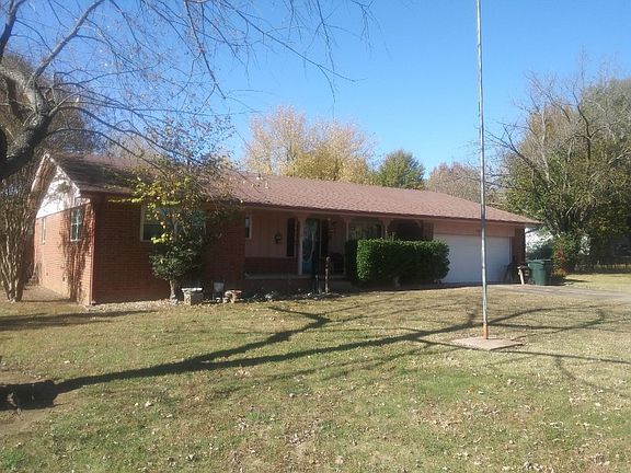 3rd image of 719 Valentine Ln