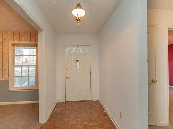 4th image of 106 Crossroads Dr