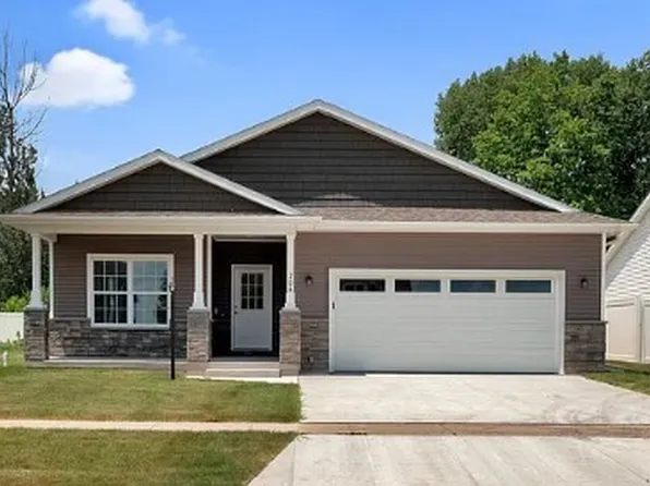 704 Justice St, Tuscola, IL 61953