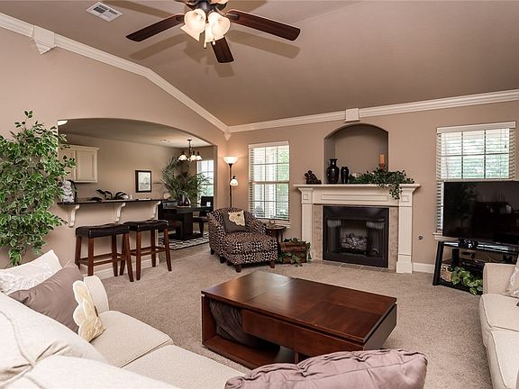 2nd image of 410 Meadow Wood Ln