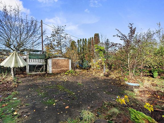 2nd image of 7603 SE Flavel St