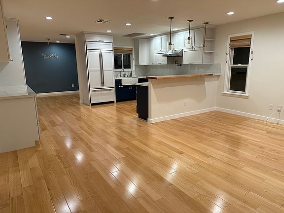 3rd image of 751 Palo Alto Ave