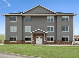 7060 Thunder Valley Dr #9, Peosta, IA 52068