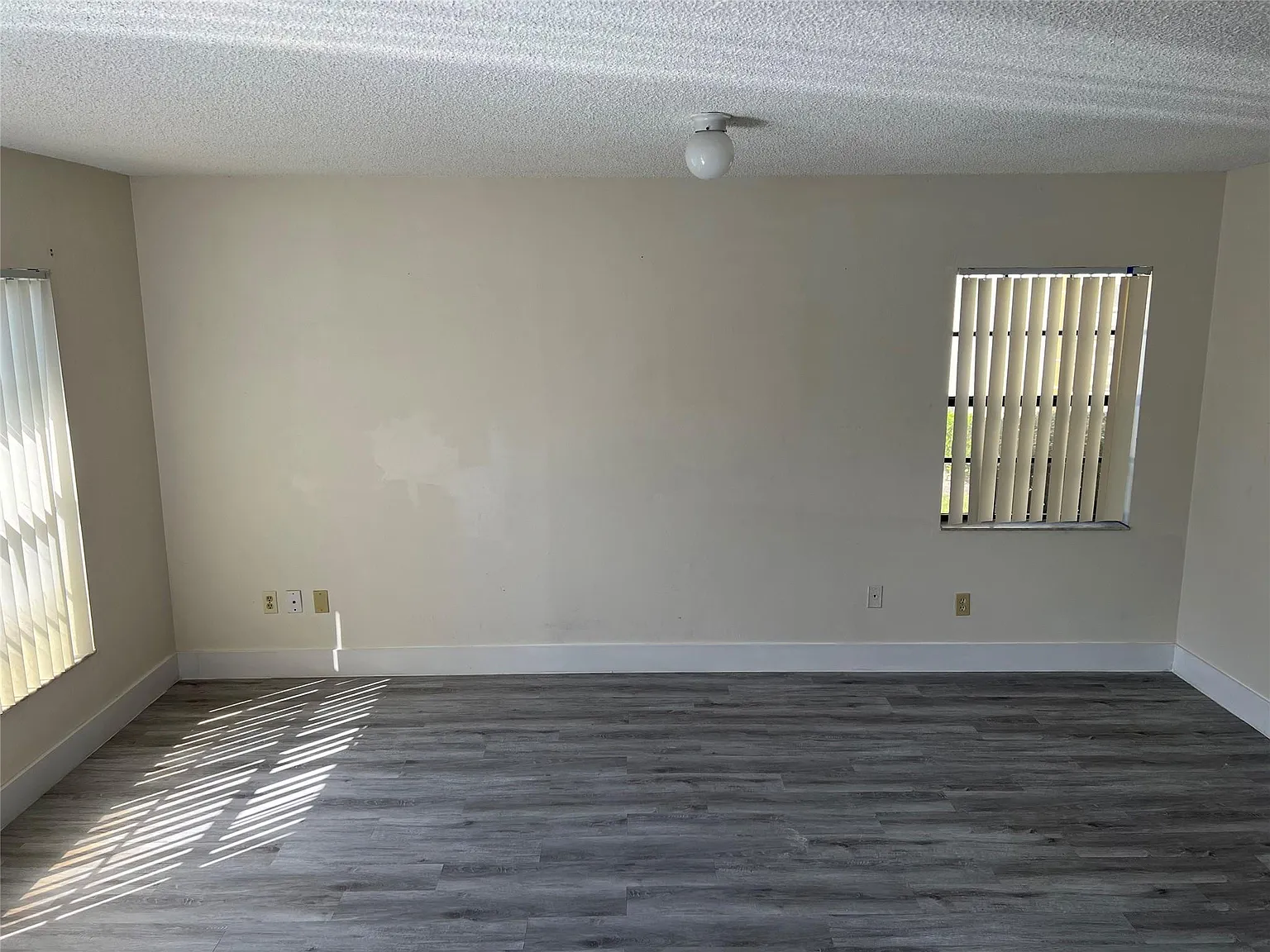 3 bed, 2.5 bath, 1974 sqft, $3,200 — Photo 3