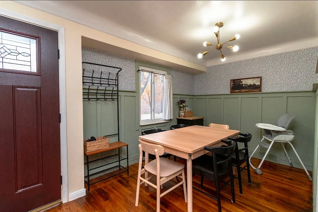 3 bed, 1.5 bath, 1049 sqft, $2,500 — Photo 2
