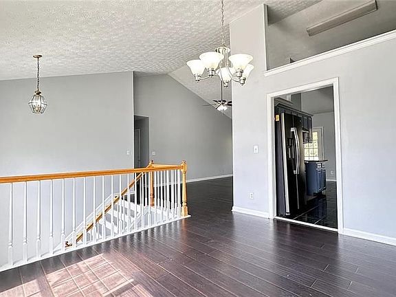 5th image of 641 Tower Hill Ct