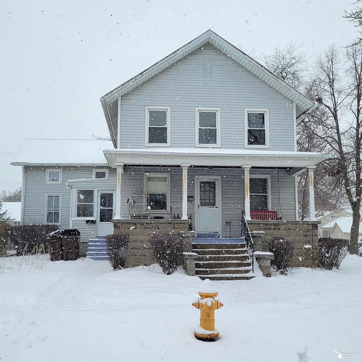 327 E 3rd St photo 1
