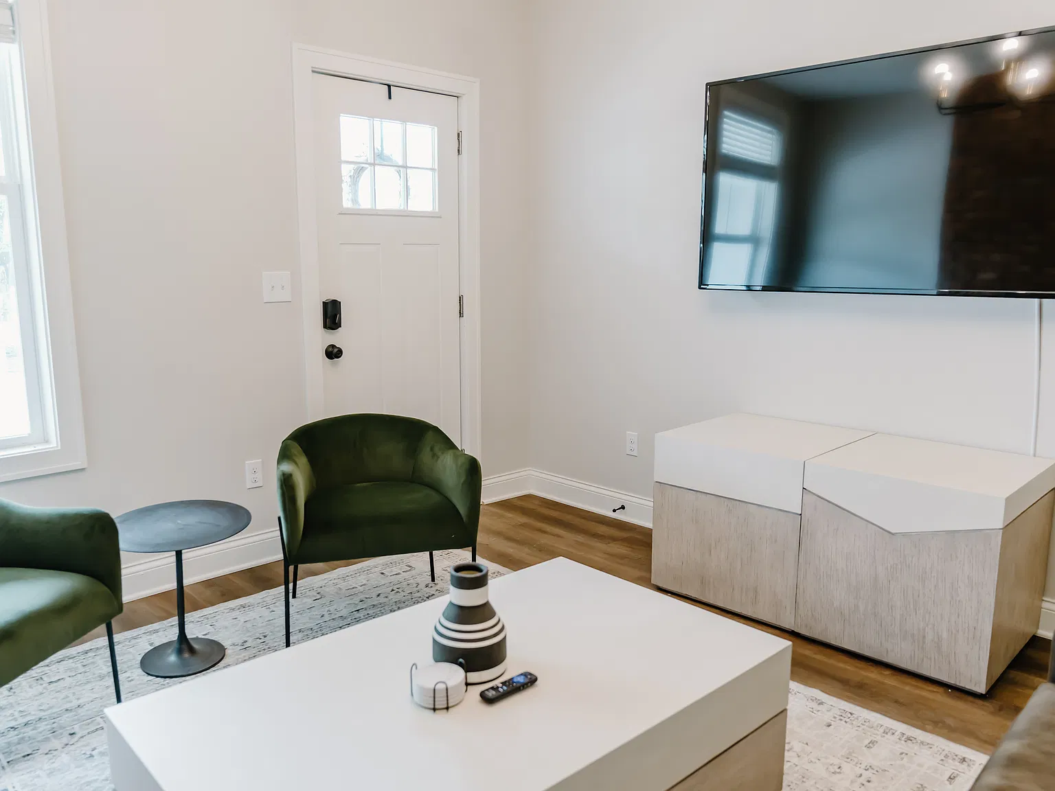 2 bed, 1.5 bath, 1022 sqft, $2,000 — Photo 3