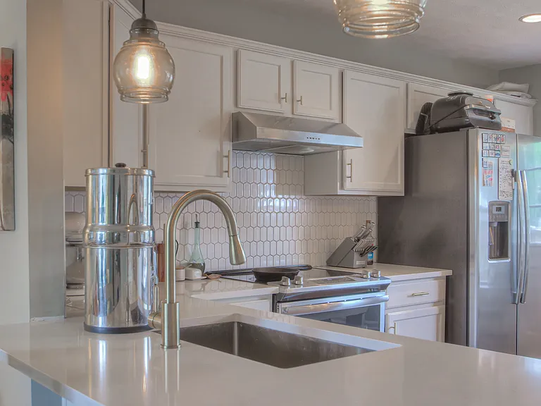 111 Cleveland St — Photo 15