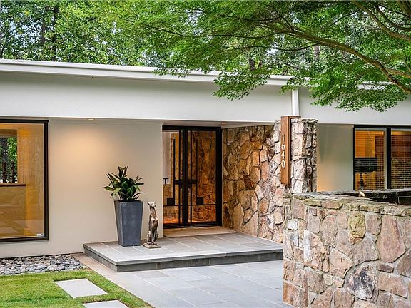 4th image of 1640 Winterthur Close