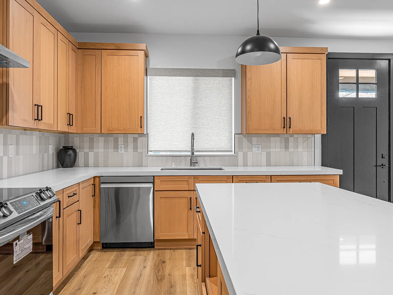 3 bed, 1200 sqft, $3,500 — Photo 4