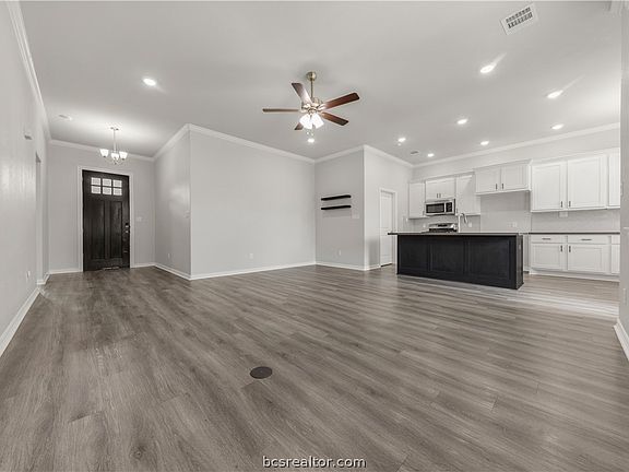 3rd image of 6219 Southern Cross Dr