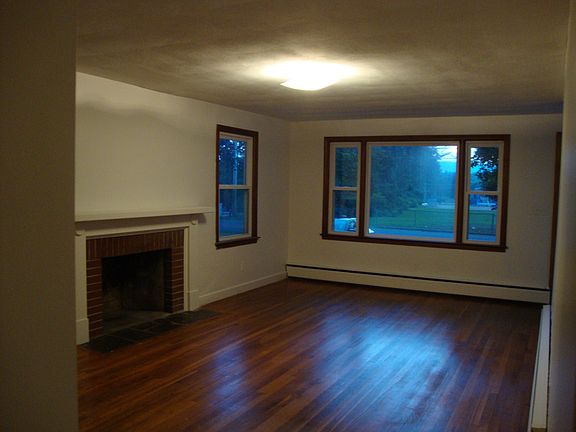 Livingroom with Fireplace