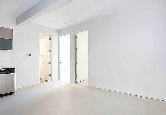 4th image of 272 W 139th St #4E
