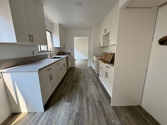 3rd image of 1615 Amberwood Dr APT C