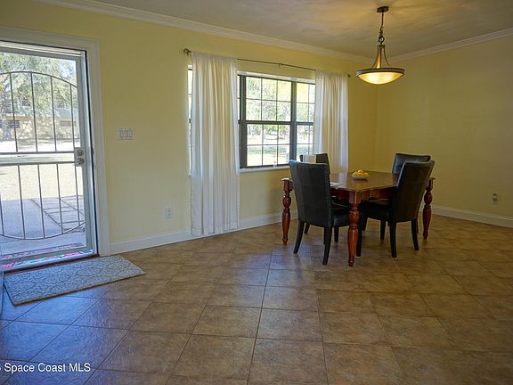 5th image of 476 Crescent Dr