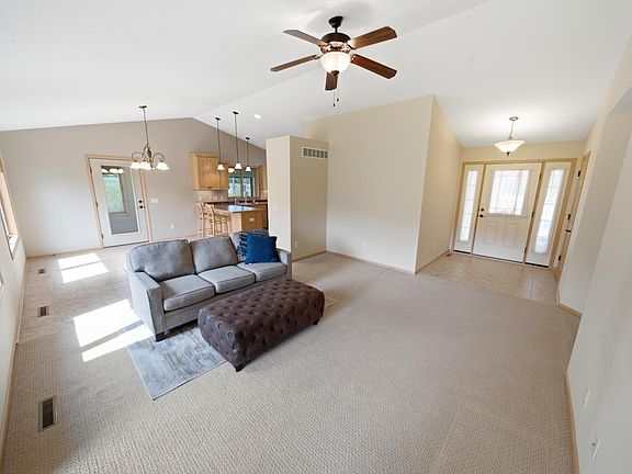 4th image of 1407 Woodland Way